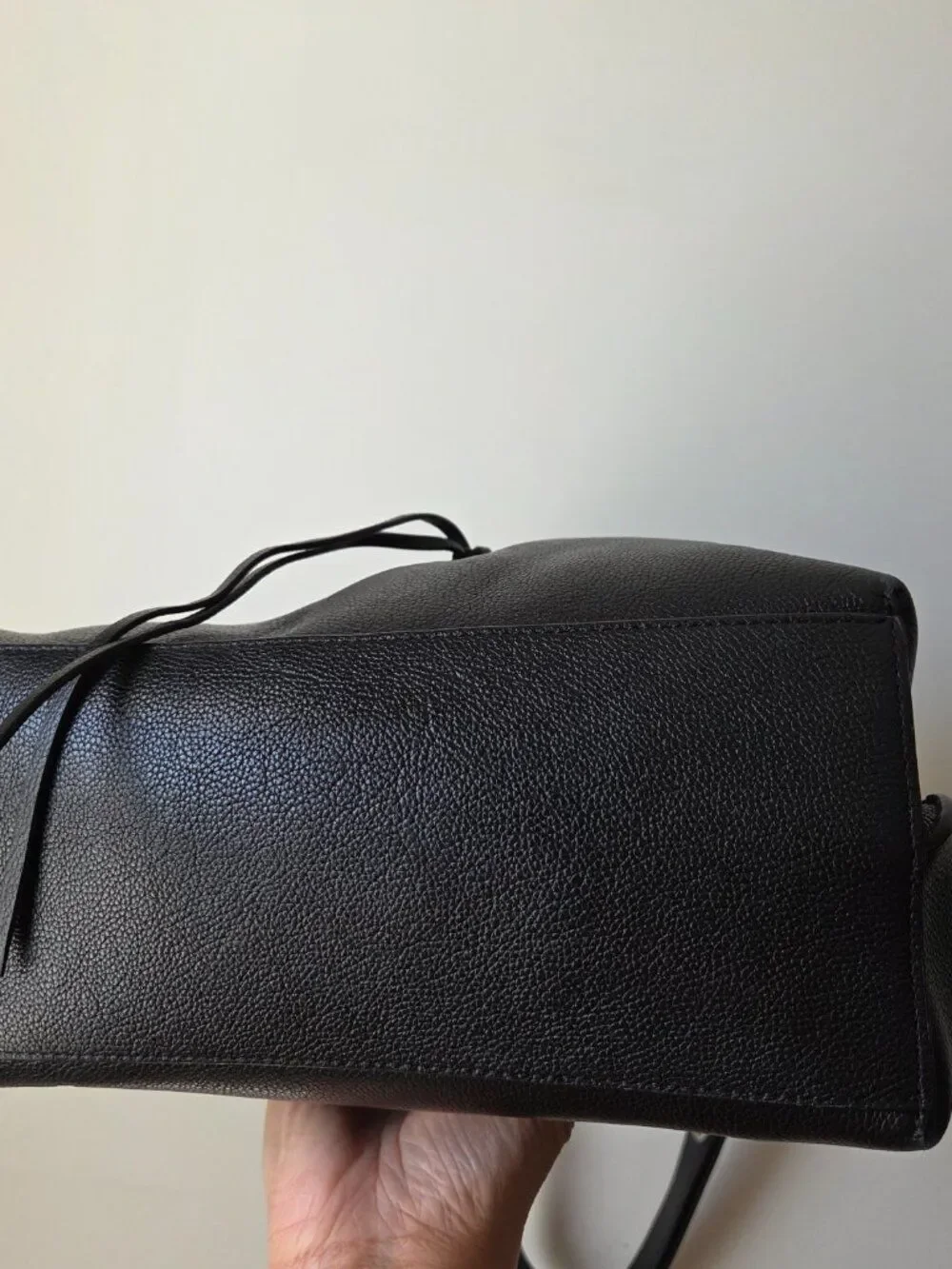 EUC LIKE NEW REBECCA MINKOFF BLACK GENUINE LEATHER MEDIUM BUCKET STYLE BAG